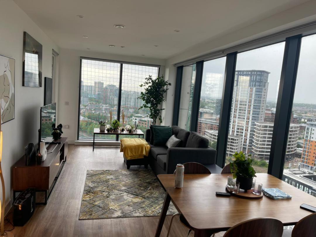 Luxury 2 Bedroom En-Suite Apartment Balcony Views Manchester Esterno foto